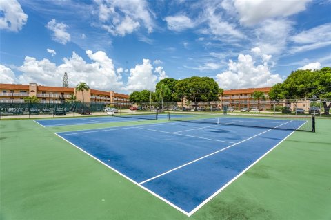 Condo in Sunrise, Florida, 2 bedrooms  № 1318774 - photo 23