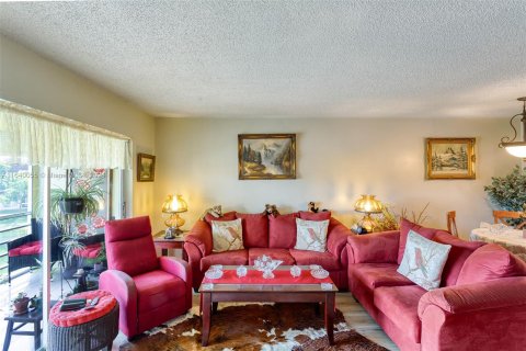 Condo in Sunrise, Florida, 2 bedrooms  № 1318774 - photo 10