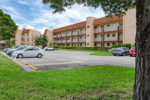 Condo in Sunrise, Florida, 2 bedrooms  № 1318774 - photo 26