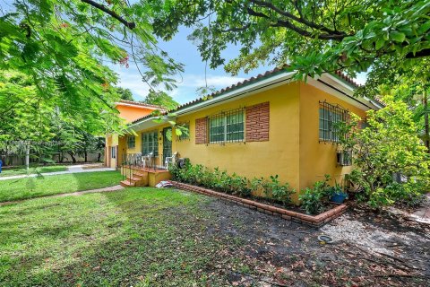 House in Miami, Florida 3 bedrooms, 228.73 sq.m. № 1282512 - photo 1