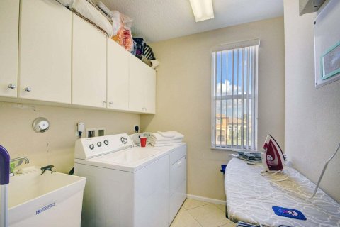 Casa en venta en Royal Palm Beach, Florida, 5 dormitorios, 379.23 m2 № 724903 - foto 12