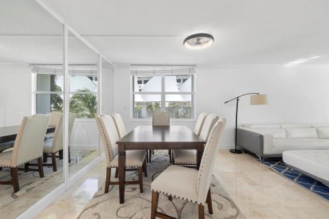 Copropriété à vendre à Pompano Beach, Floride: 2 chambres, 102.19 m2 № 868922 - photo 11