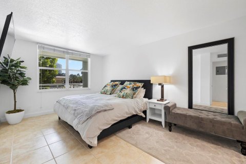 Condo in Pompano Beach, Florida, 2 bedrooms  № 868922 - photo 8