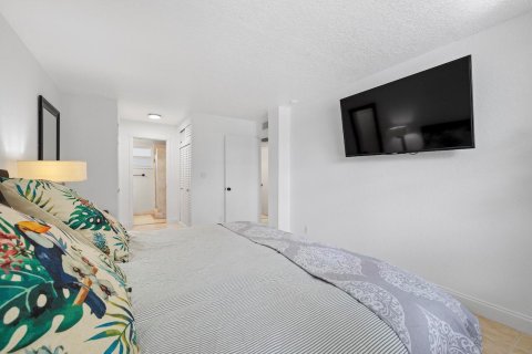 Condo in Pompano Beach, Florida, 2 bedrooms  № 868922 - photo 7