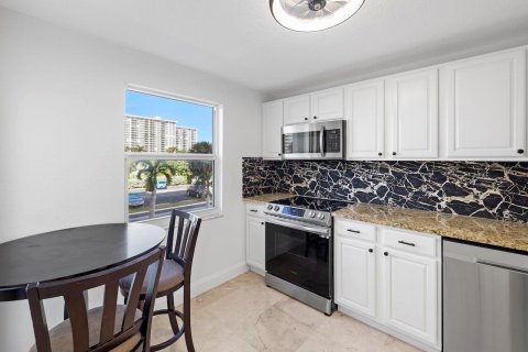 Condominio en venta en Pompano Beach, Florida, 2 dormitorios, 102.19 m2 № 868922 - foto 14
