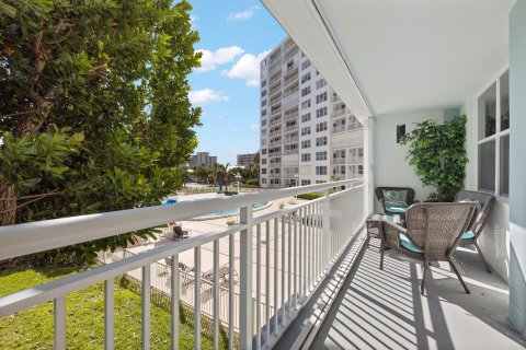 Copropriété à vendre à Pompano Beach, Floride: 2 chambres, 102.19 m2 № 868922 - photo 1