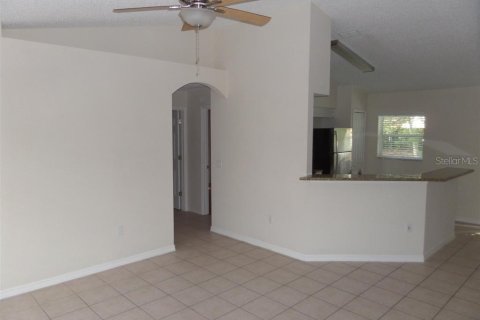 House in Deltona, Florida 3 bedrooms, 113.71 sq.m. № 1378177 - photo 6