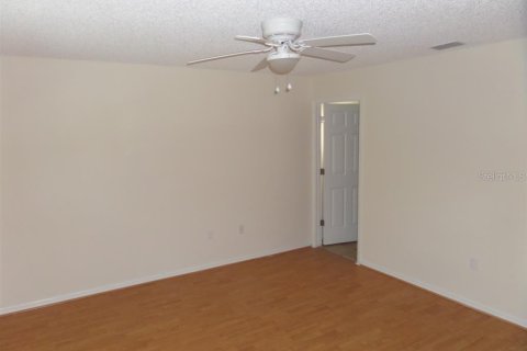 House in Deltona, Florida 3 bedrooms, 113.71 sq.m. № 1378177 - photo 11