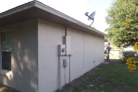 Villa ou maison à louer à Deltona, Floride: 3 chambres, 113.71 m2 № 1378177 - photo 2