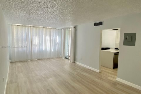 Copropriété à vendre à North Miami Beach, Floride: 2 chambres, 112.69 m2 № 1407681 - photo 10