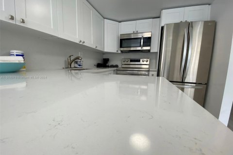 Copropriété à vendre à North Miami Beach, Floride: 2 chambres, 112.69 m2 № 1407681 - photo 29