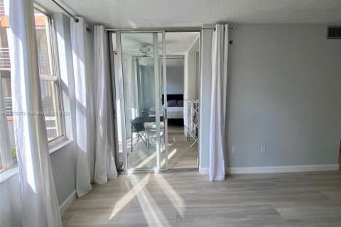 Copropriété à vendre à North Miami Beach, Floride: 2 chambres, 112.69 m2 № 1407681 - photo 13