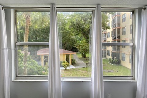 Copropriété à vendre à North Miami Beach, Floride: 2 chambres, 112.69 m2 № 1407681 - photo 12