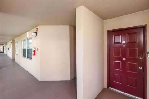 Condo in Hollywood, Florida, 1 bedroom  № 1172206 - photo 11