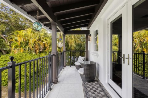 House in South Miami, Florida 6 bedrooms, 443.61 sq.m. № 785068 - photo 27