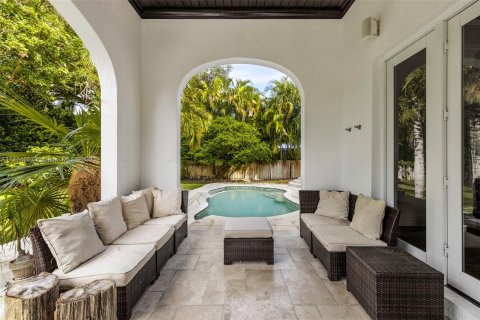 House in South Miami, Florida 6 bedrooms, 443.61 sq.m. № 785068 - photo 21