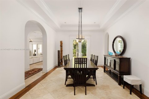 House in South Miami, Florida 6 bedrooms, 443.61 sq.m. № 785068 - photo 8