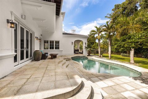 House in South Miami, Florida 6 bedrooms, 443.61 sq.m. № 785068 - photo 19