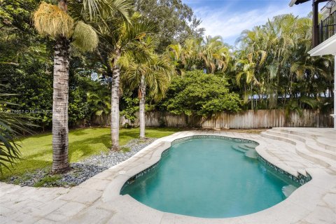 Villa ou maison à vendre à South Miami, Floride: 6 chambres, 443.61 m2 № 785068 - photo 17