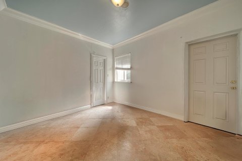 House in Hollywood, Florida 5 bedrooms, 277.03 sq.m. № 1174611 - photo 23