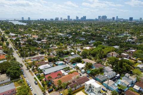 House in Hollywood, Florida 5 bedrooms, 277.03 sq.m. № 1174611 - photo 4