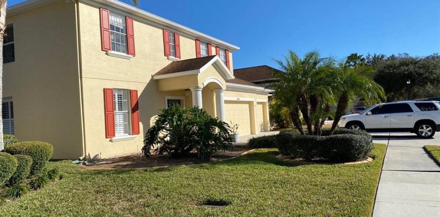 Villa ou maison à Land O' Lakes, Floride 5 chambres, 240.43 m2 № 1288159