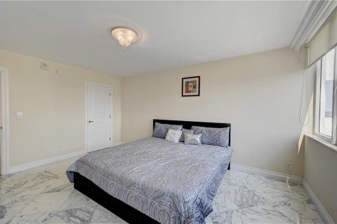 Condominio en venta en Hallandale Beach, Florida, 2 dormitorios, 121.89 m2 № 268511 - foto 22