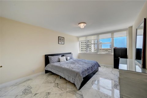 Condominio en venta en Hallandale Beach, Florida, 2 dormitorios, 121.89 m2 № 268511 - foto 26