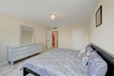 Condominio en venta en Hallandale Beach, Florida, 2 dormitorios, 121.89 m2 № 268511 - foto 23