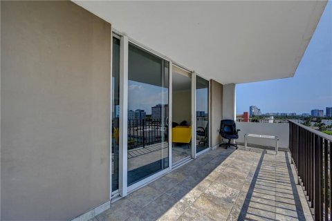 Condominio en venta en Hallandale Beach, Florida, 2 dormitorios, 121.89 m2 № 268511 - foto 15