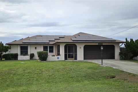House in Lehigh Acres, Florida 3 bedrooms, 118.82 sq.m. № 1149052 - photo 1