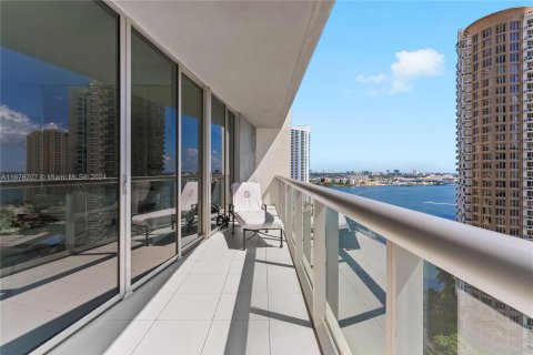 Condo in Miami, Florida, 2 bedrooms  № 1406038 - photo 12