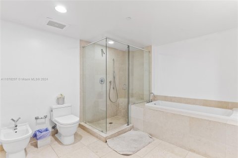 Copropriété à vendre à Miami, Floride: 2 chambres, 121.98 m2 № 1406038 - photo 6