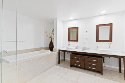 Copropriété à vendre à Miami, Floride: 2 chambres, 121.98 m2 № 1406038 - photo 7