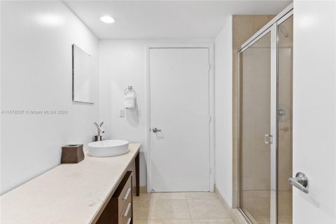 Condo in Miami, Florida, 2 bedrooms  № 1406038 - photo 10