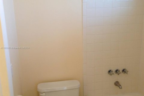 Condo in Tamarac, Florida, 1 bedroom  № 1378929 - photo 9