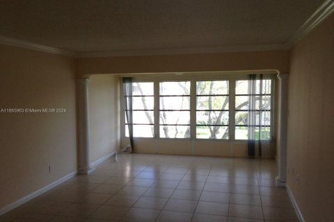 Copropriété à vendre à Tamarac, Floride: 1 chambre, 61.32 m2 № 1378929 - photo 2