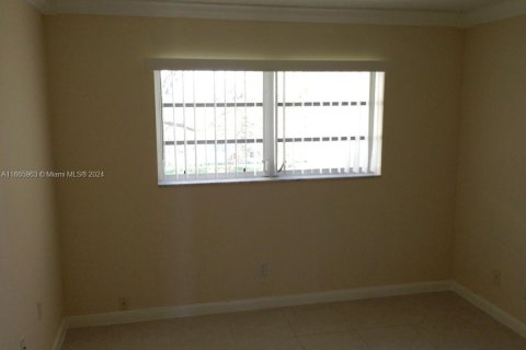 Condo in Tamarac, Florida, 1 bedroom  № 1378929 - photo 6