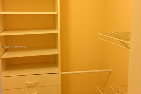 Condo in Tamarac, Florida, 1 bedroom  № 1378929 - photo 7