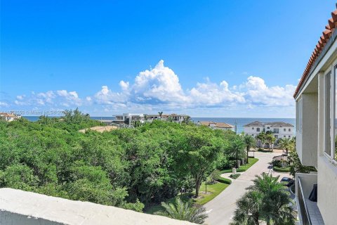 Condo in Highland Beach, Florida, 2 bedrooms  № 1378838 - photo 21