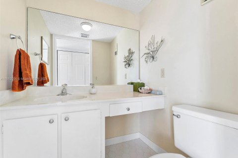 Condo in Highland Beach, Florida, 2 bedrooms  № 1378838 - photo 16