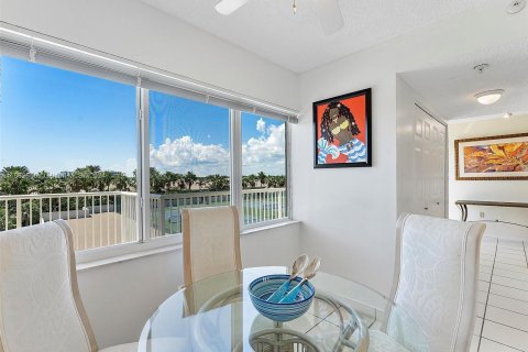 Condo in Highland Beach, Florida, 2 bedrooms  № 1378838 - photo 10