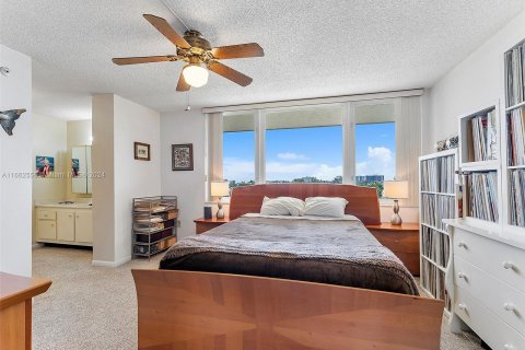 Condo in Highland Beach, Florida, 2 bedrooms  № 1378838 - photo 18