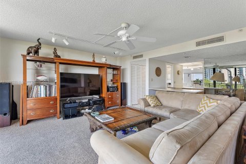 Condo in Highland Beach, Florida, 2 bedrooms  № 1378838 - photo 4