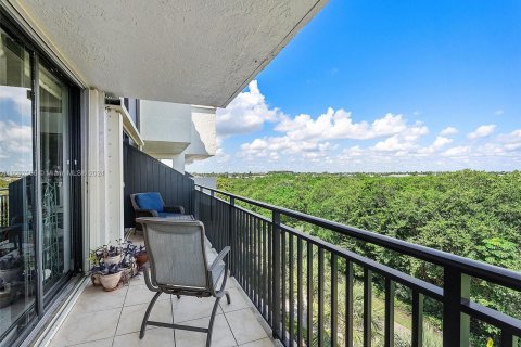 Condo in Highland Beach, Florida, 2 bedrooms  № 1378838 - photo 23