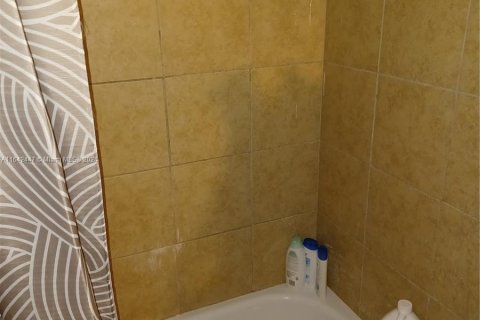 Condo in Lauderhill, Florida, 2 bedrooms  № 1321280 - photo 25