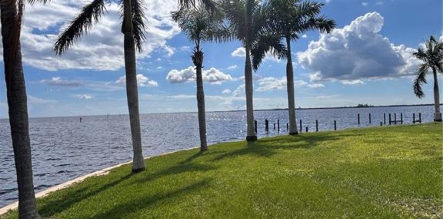 Land in Port Charlotte, Florida № 749232