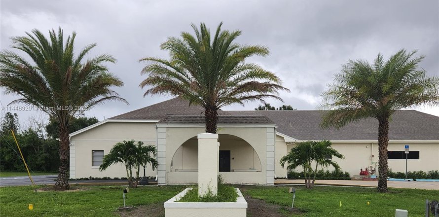 Immobilier commercial à Port St. Lucie, Floride № 705252