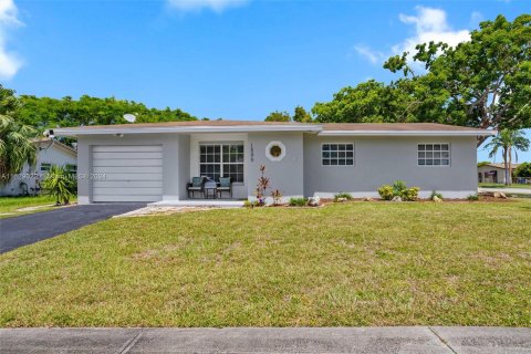 Casa en venta en Margate, Florida, 3 dormitorios, 119.84 m2 № 1290539 - foto 1