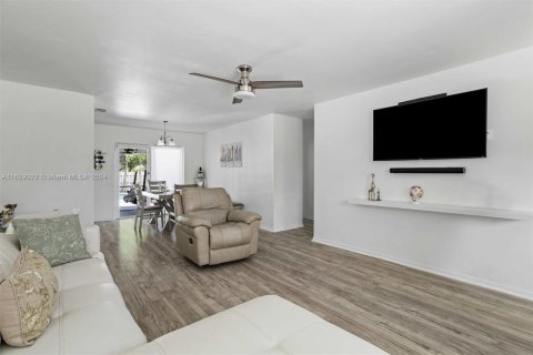 Casa en venta en Margate, Florida, 3 dormitorios, 119.84 m2 № 1290539 - foto 4